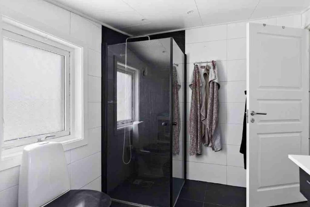 Mysigt Hus Med Natur & Jacuzzi I Olofstorp غوتنبرغ المظهر الخارجي الصورة