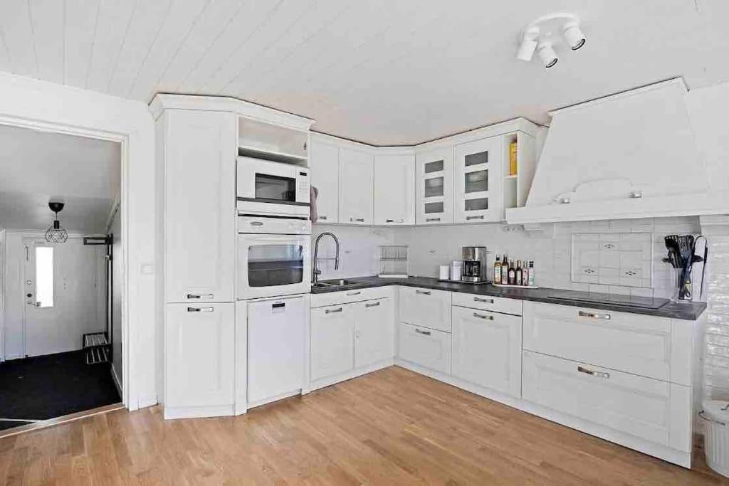 Mysigt Hus Med Natur & Jacuzzi I Olofstorp غوتنبرغ المظهر الخارجي الصورة