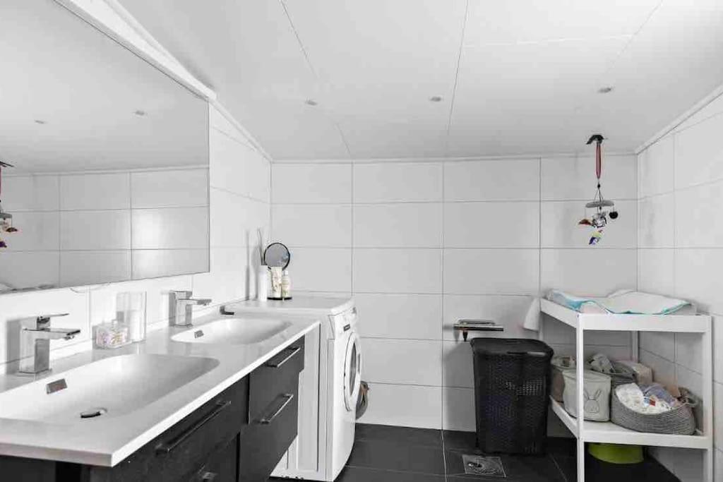 Mysigt Hus Med Natur & Jacuzzi I Olofstorp غوتنبرغ المظهر الخارجي الصورة