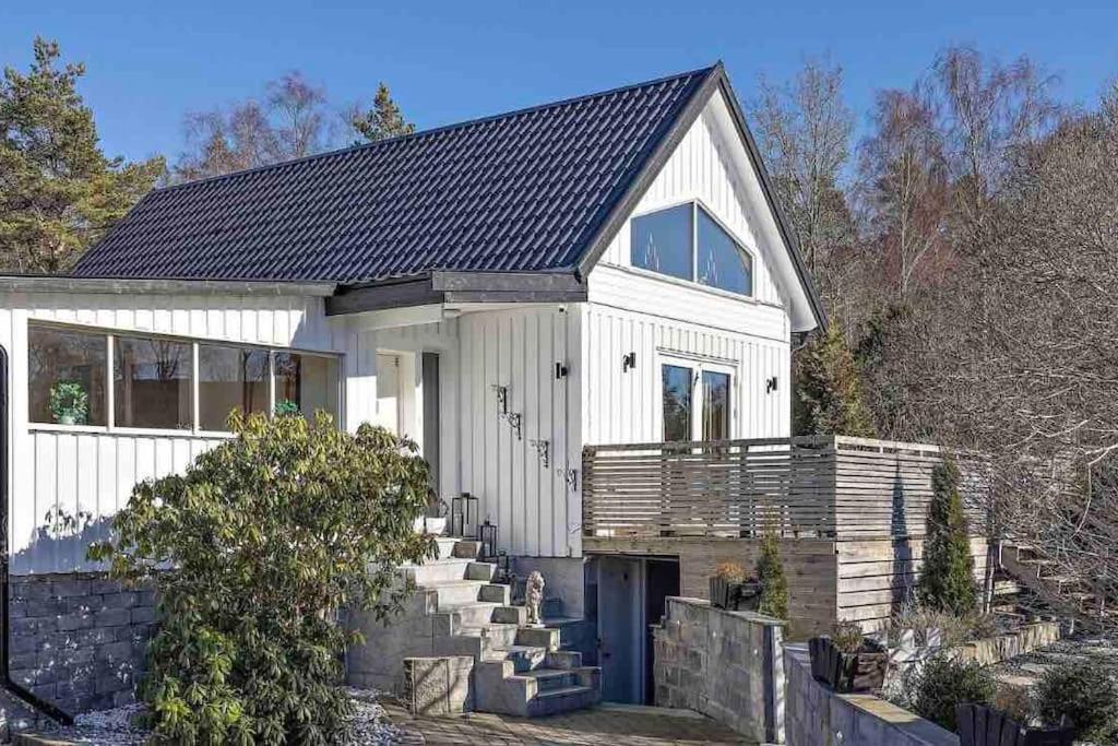 Mysigt Hus Med Natur & Jacuzzi I Olofstorp غوتنبرغ المظهر الخارجي الصورة